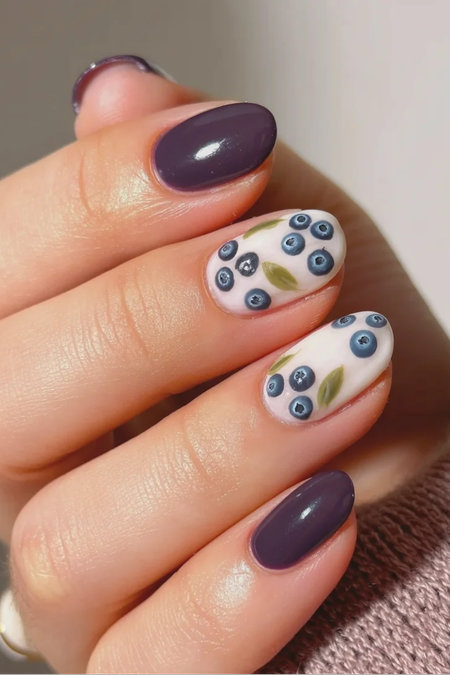 8 Oval purple and white nails with blueberry design_bp