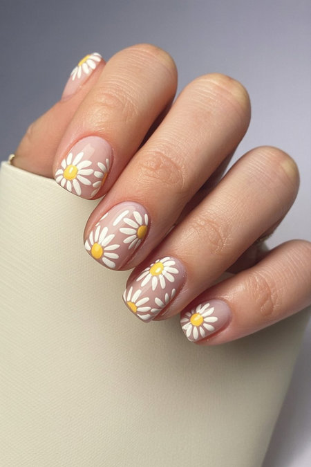 21 Short round nude brown white daisy pattern_ECH