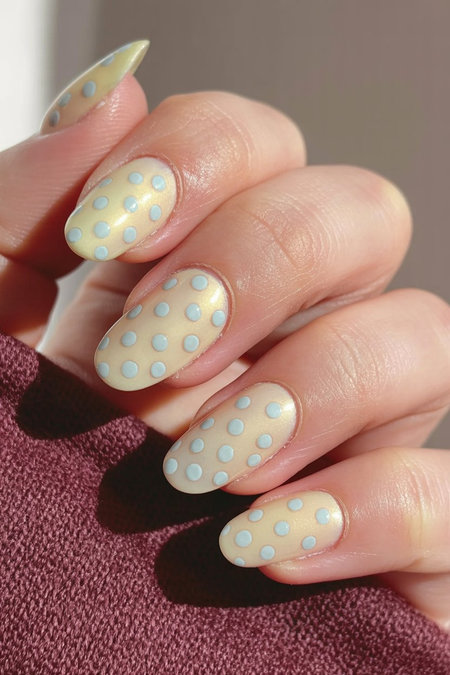 23 yellow nails blue polka dots_pin