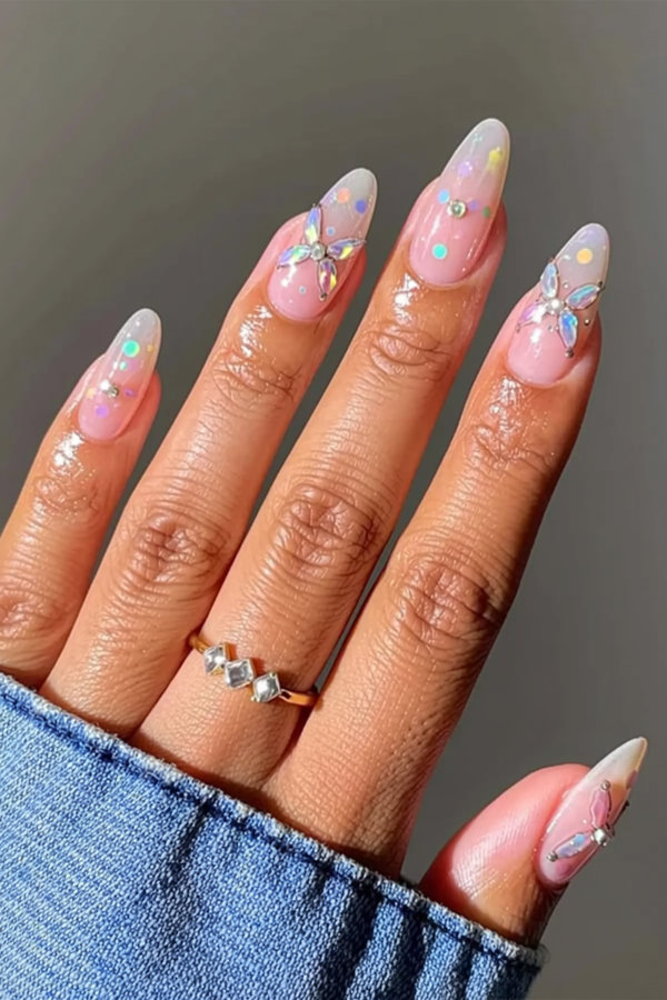 6 Y2K-inspired butterfly nails with iridescent wings and rhinestone embellishments_bp