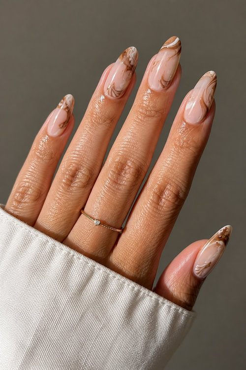 almond nails trends main 18_bp