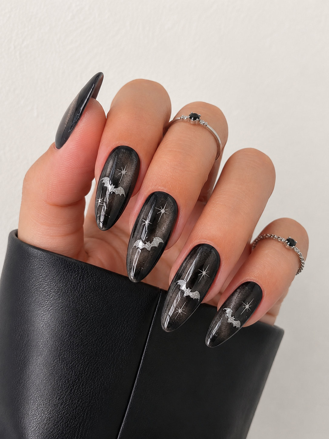 18 Black Cat-Eye Bat Nails_bp